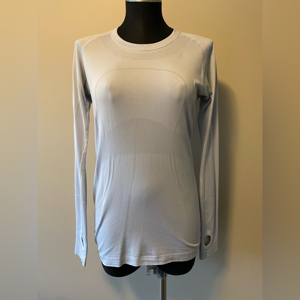 Light Blue Size 8 Women’s Lululemon Long Sleeve Swiftly